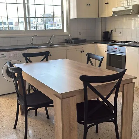 Δωμάτια σε οικογενειακή κατοικία Ancient View With Smart Tv & Netflix Λάρνακα