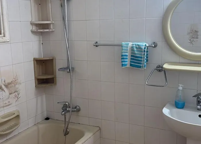 Ancient View With Smart Tv & Netflix *